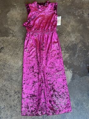 OshKosh B'gosh
Girls maroon crushed velvet sleeveless jumpsuit